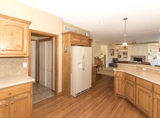 14330 NW 66th Ct, Parkville, MO 64152