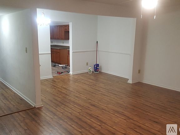 3rd image of 5640 Banbury Ct