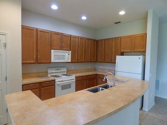 3rd image of 221 Crepe Myrtle Dr