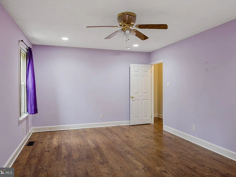 15 Embassy Dr — Photo 18