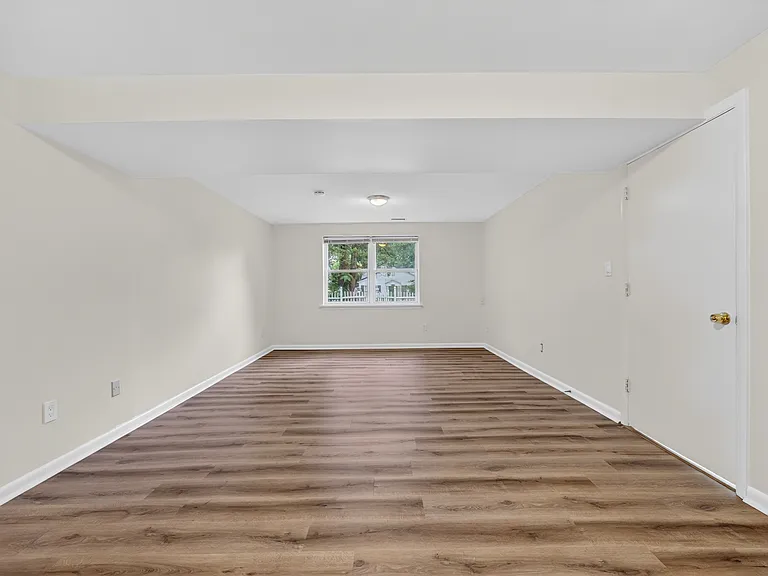322 Howard Ave — Photo 7