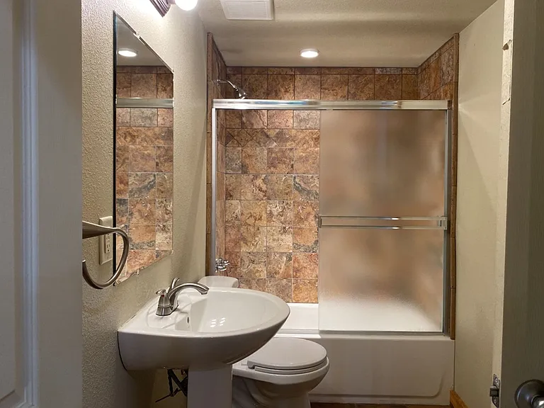 517 Endicott St — Photo 15