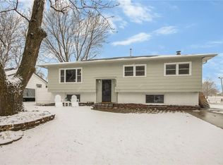 8966 Golden Valley Dr, Norwalk, IA 50211