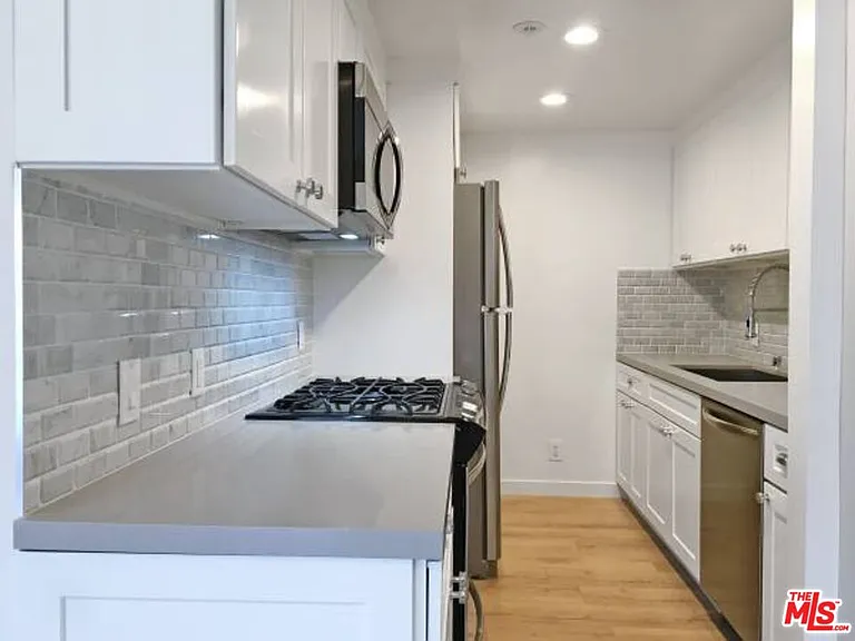 301 S Swall Dr #103 — Photo 3