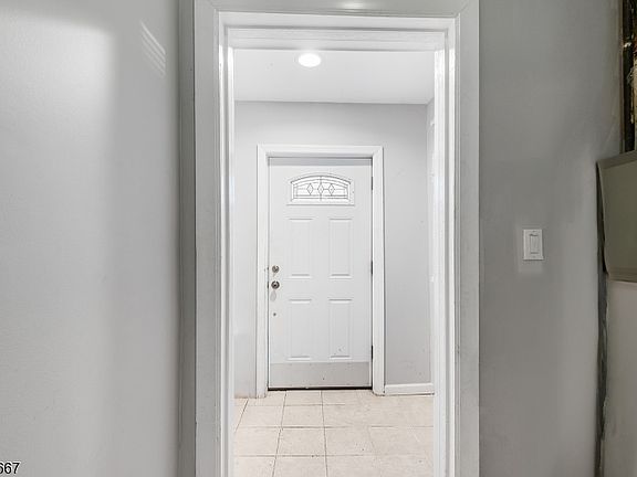 3rd image of 13 Meadow St