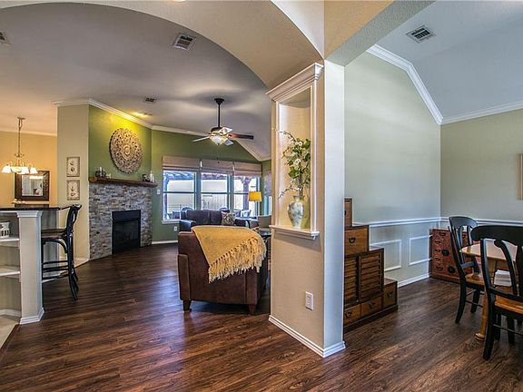 4th image of 3713 Menard Dr