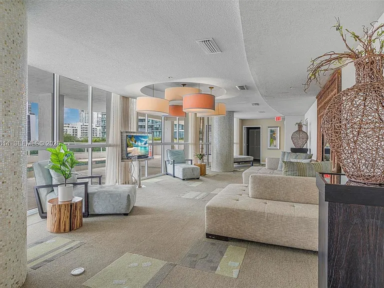 500 NE 29th St #706 — Photo 31
