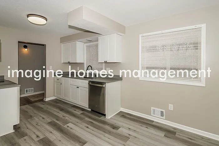 100 Crystal Lake Rd W — Photo 7