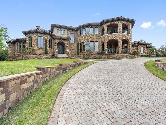 3rd image of 210 Costa Bella Dr