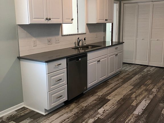 4th image of 512 Meadow View Dr