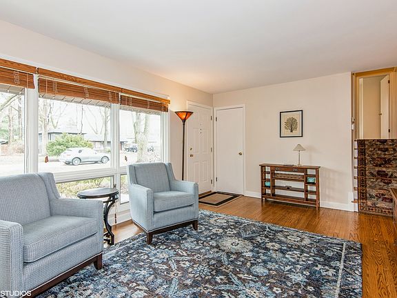 3rd image of 22W451 Birchwood Dr