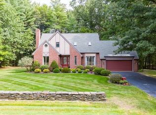 4 Hawthorne Dr, Southampton, MA 01073