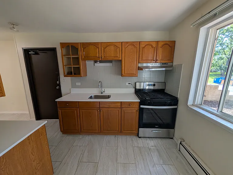 359 W Hawthorne Cir #1B — Photo 6