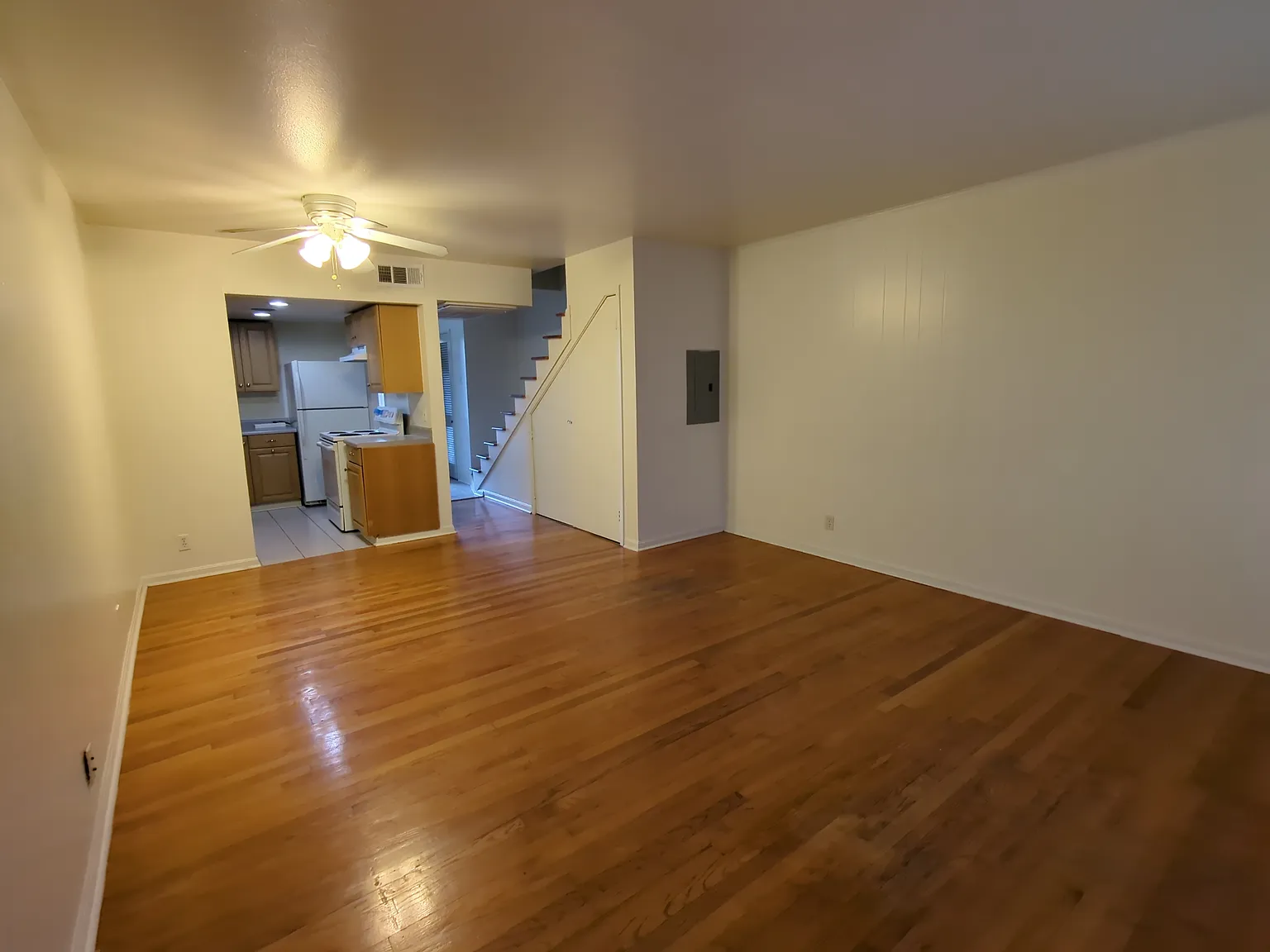 2 bed, 1.5 bath, 1050 sqft, $1,575 — Photo 4