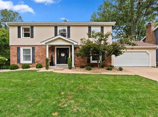 15585 Highcroft Dr, Chesterfield, MO