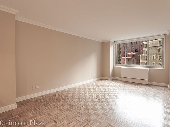 3rd image of 30 W 63rd St APT 8V