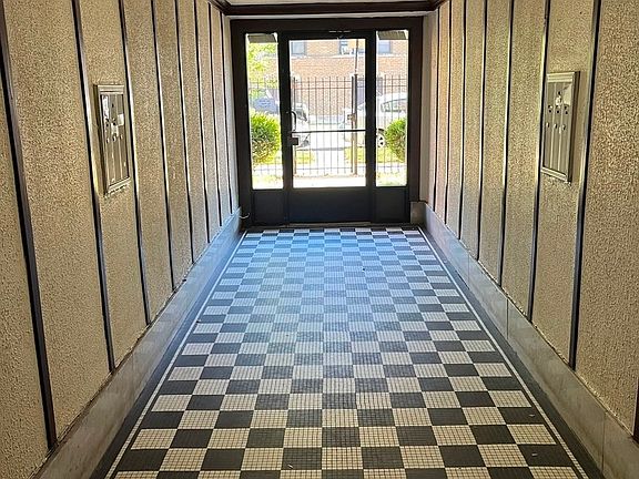 4th image of 7008 S Paxton Ave #3