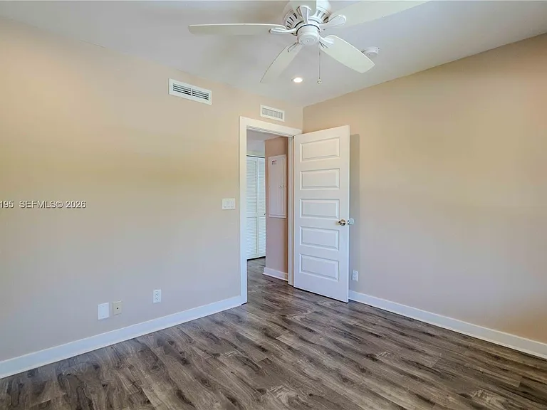 2400 NE 26th St #8 — Photo 12