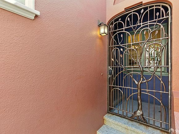 5th image of 271 Missouri St