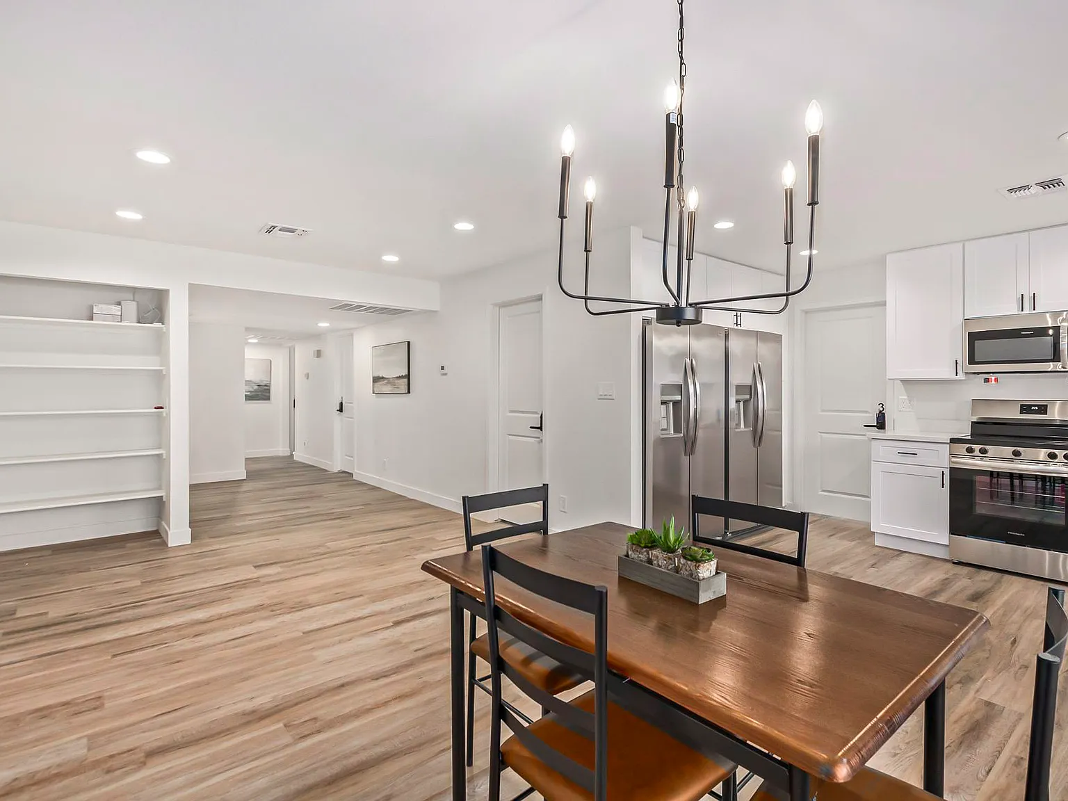 4 bed, 3.0 bath, 2200 sqft, $905 — Photo 4