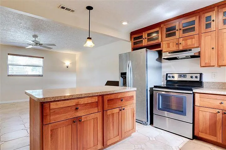 944 Louisiana Ave — Photo 3
