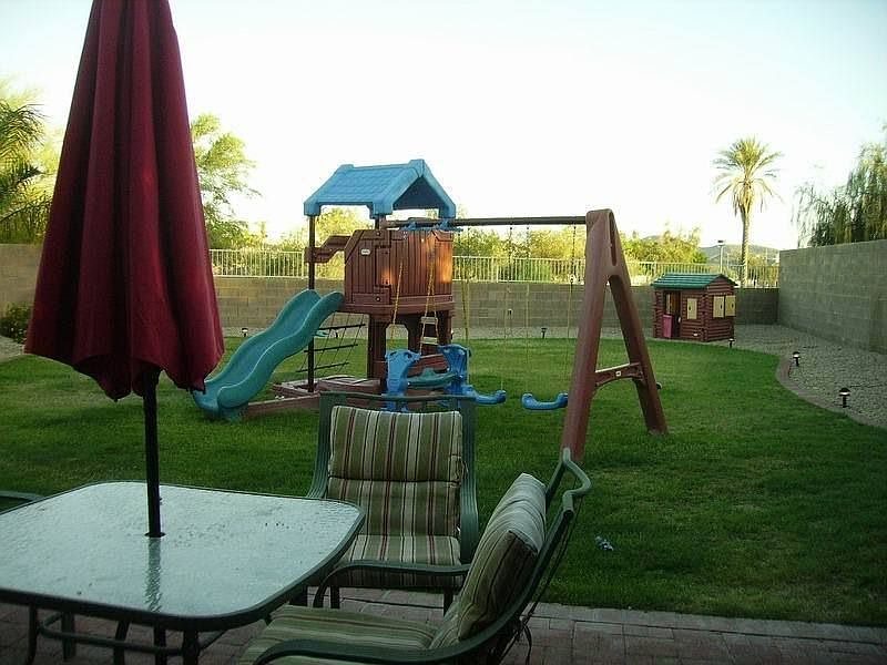 7480 sq ft lot!