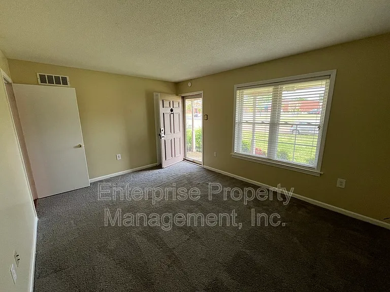 6967 Dawnhill Rd — Photo 5