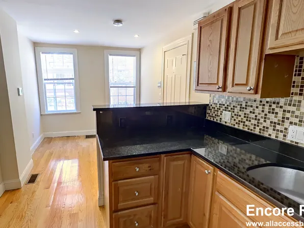 79 Charles St APT 4, Boston, MA 02114