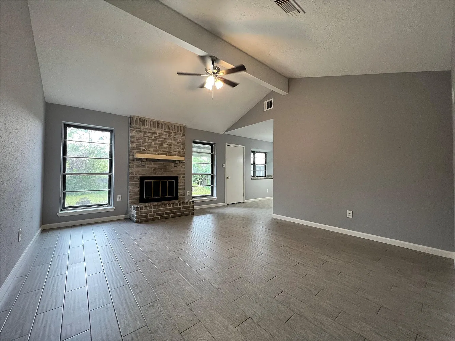 4 bed, 2.0 bath, 1362 sqft, $2,000 — Photo 3