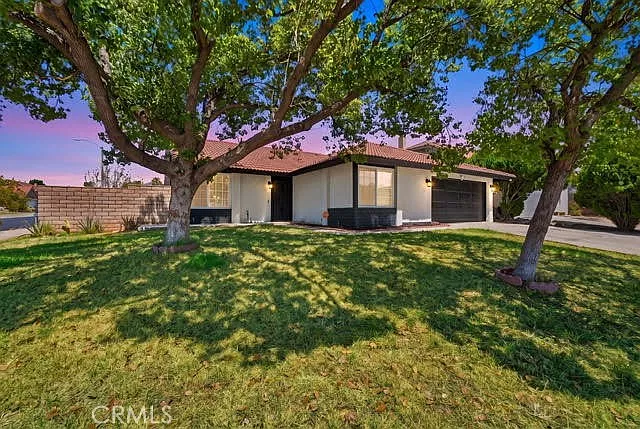 3 bed, 1434 sqft, $5,300 — Photo 2
