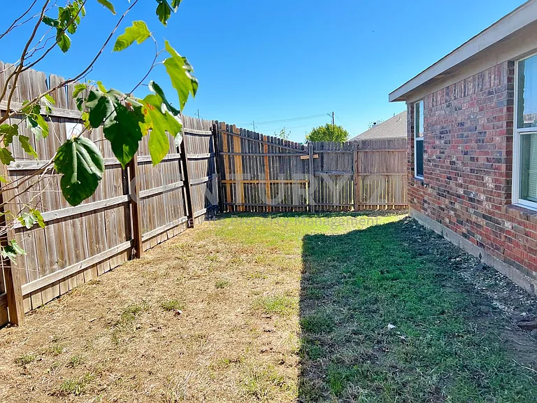 1103 Savage Dr — Photo 15