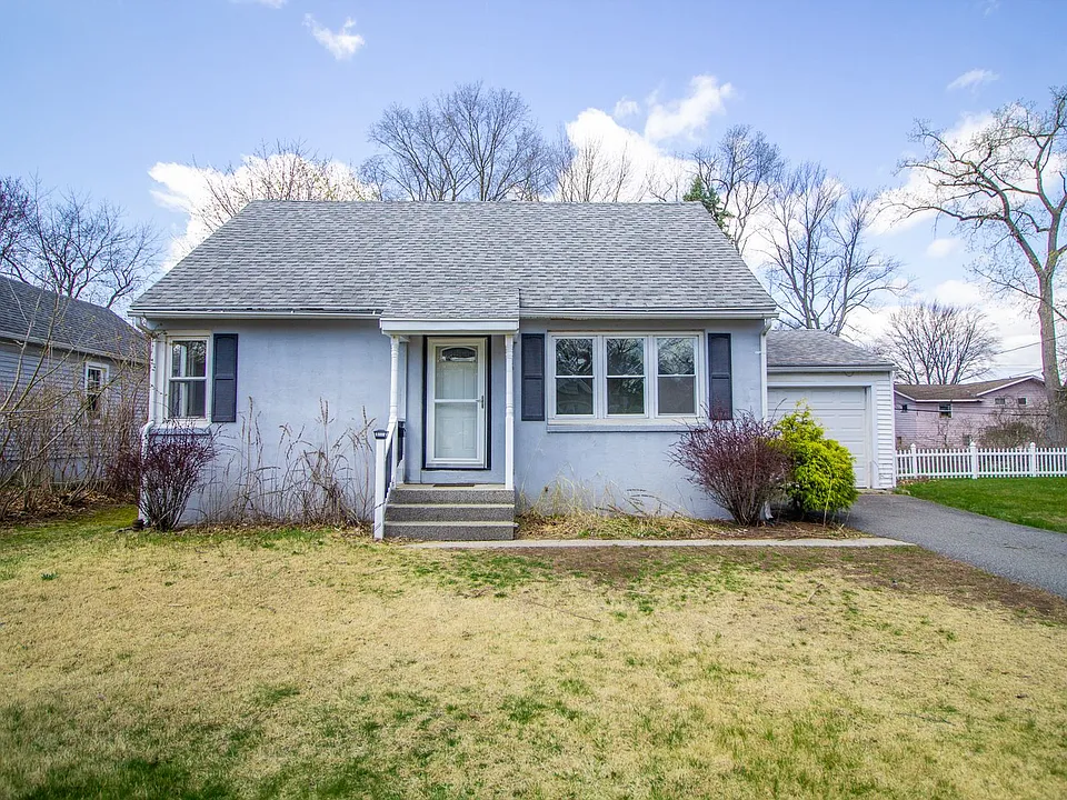 16 Swayze Dr