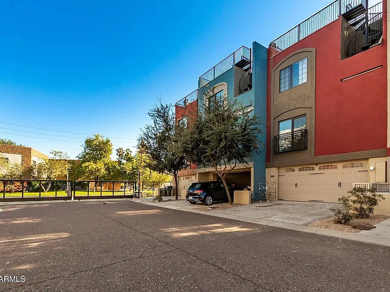 3447 E Lance Ln — Photo 7
