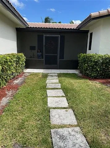 4 bed, 2.0 bath, 2063 sqft, $4,700 — Photo 3