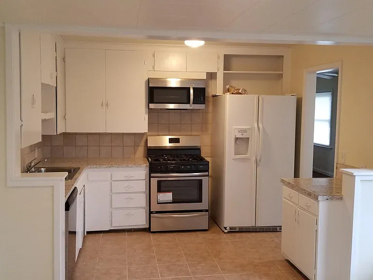 1233 N Phoenix Ave — Photo 5