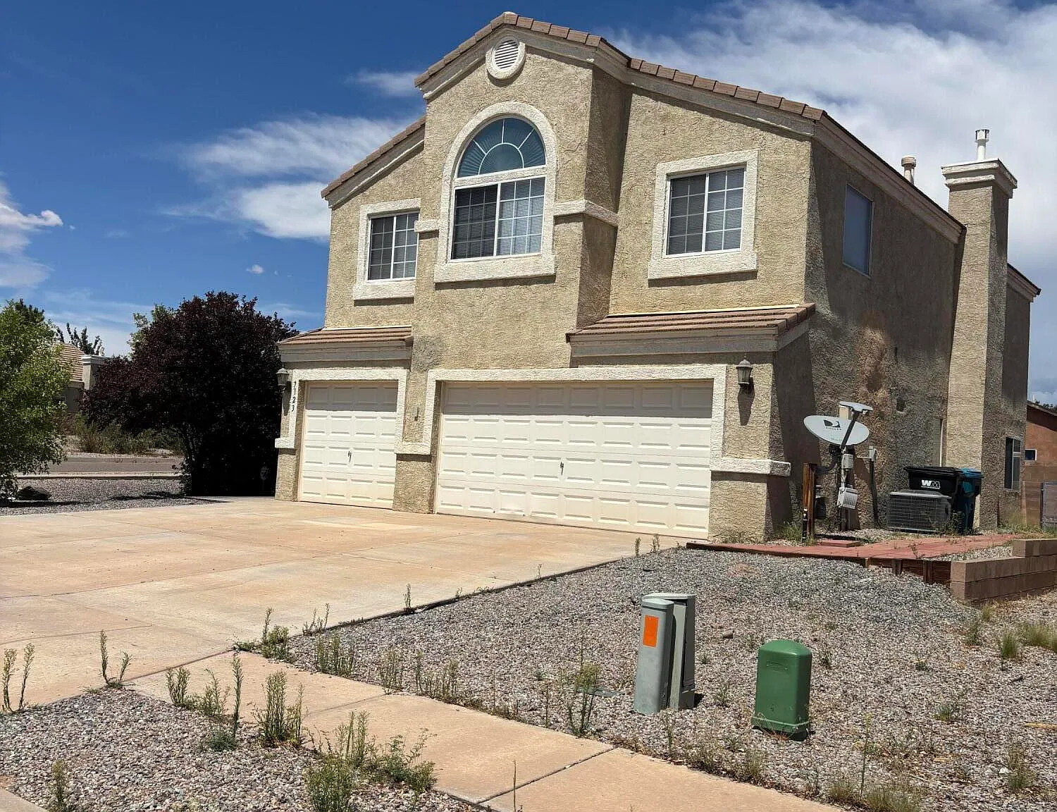4 bed, 2.5 bath, 2059 sqft, $2,100 — Photo 2
