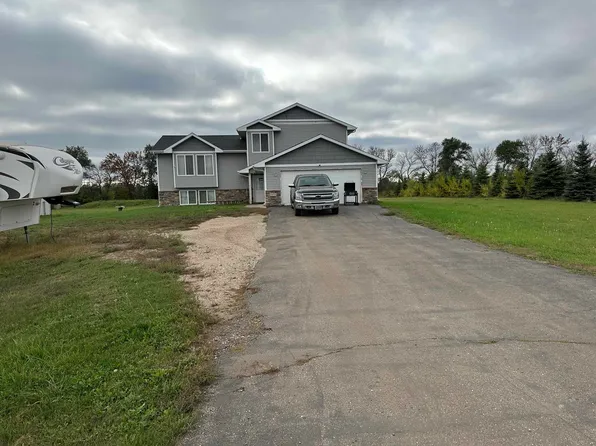 1450 104th St SE, Minot, ND 58701