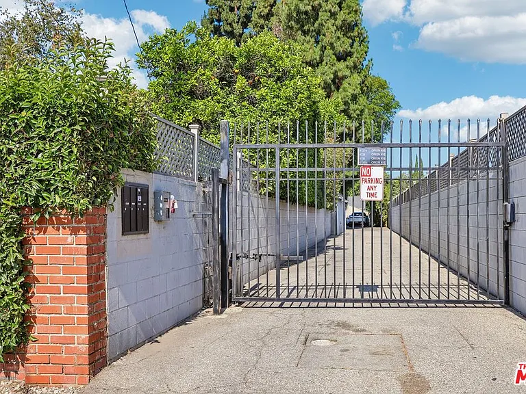 6727 1/2 Orion Ave — Photo 6