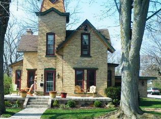 624 Riverside Dr, Lowell, MI 49331