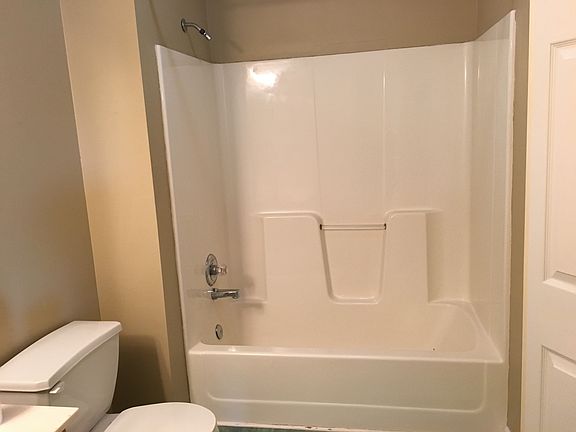 Full Bath & Laundry Hook ups