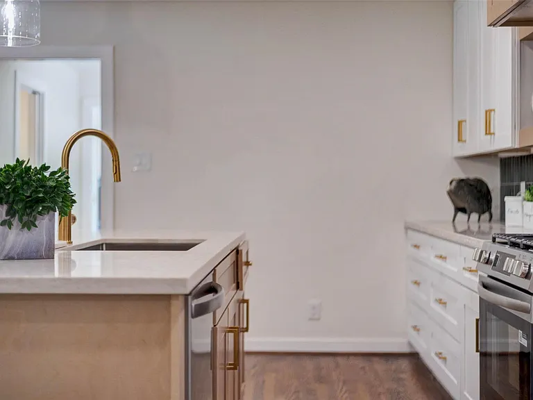 2731 Manila Ln — Photo 12