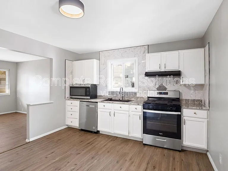 221 Barto Dr — Photo 4