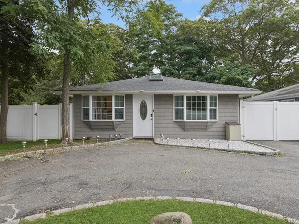 7 Pinetree Drive, Shirley, NY 11967