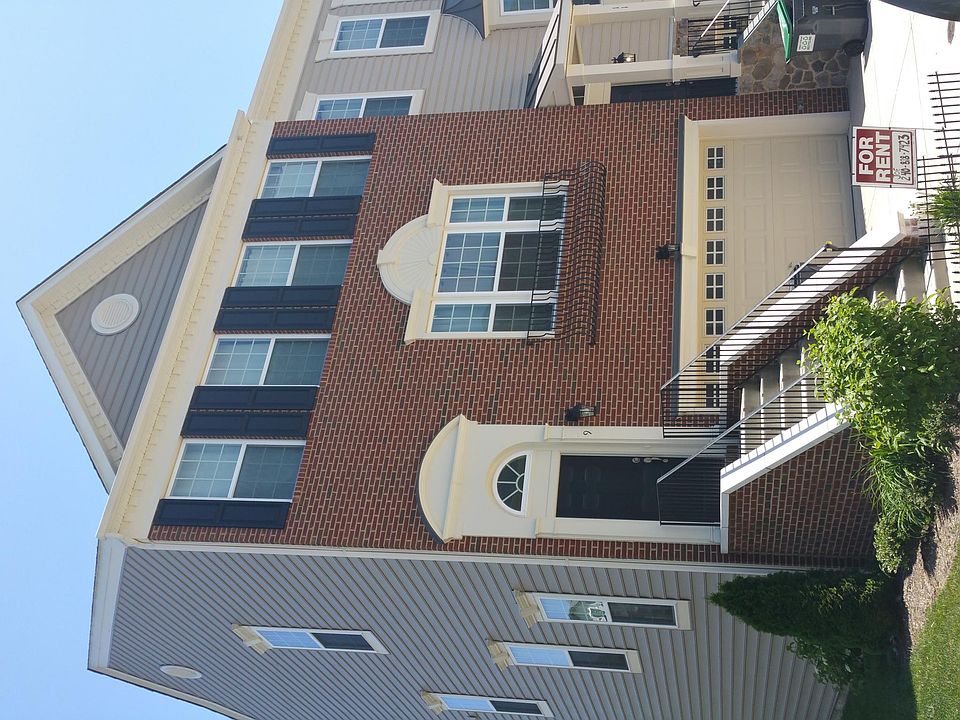 End unit with lots of light! Two car garage. Friendly cul de