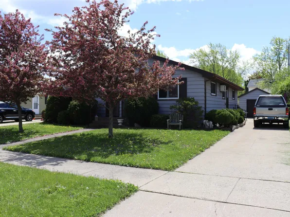 1038 W Cecil St, Neenah, WI 54956