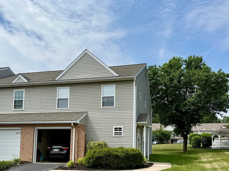 1637 Macintosh Way — Photo 1