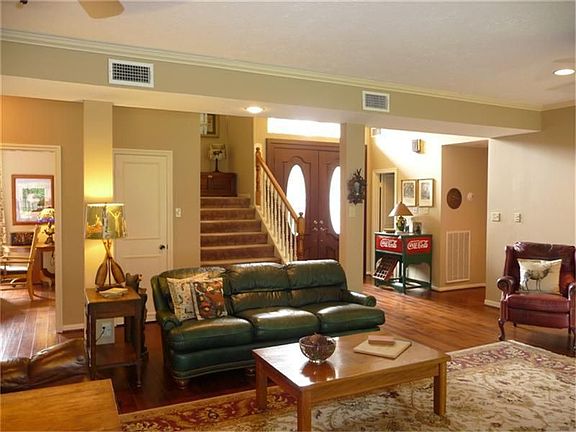 5th image of 4903 River Hill Dr