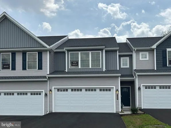 132 Magnolia Dr, Middletown, PA 17057
