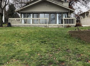 404 W Crooked Lake Dr, Kalamazoo, MI 49009