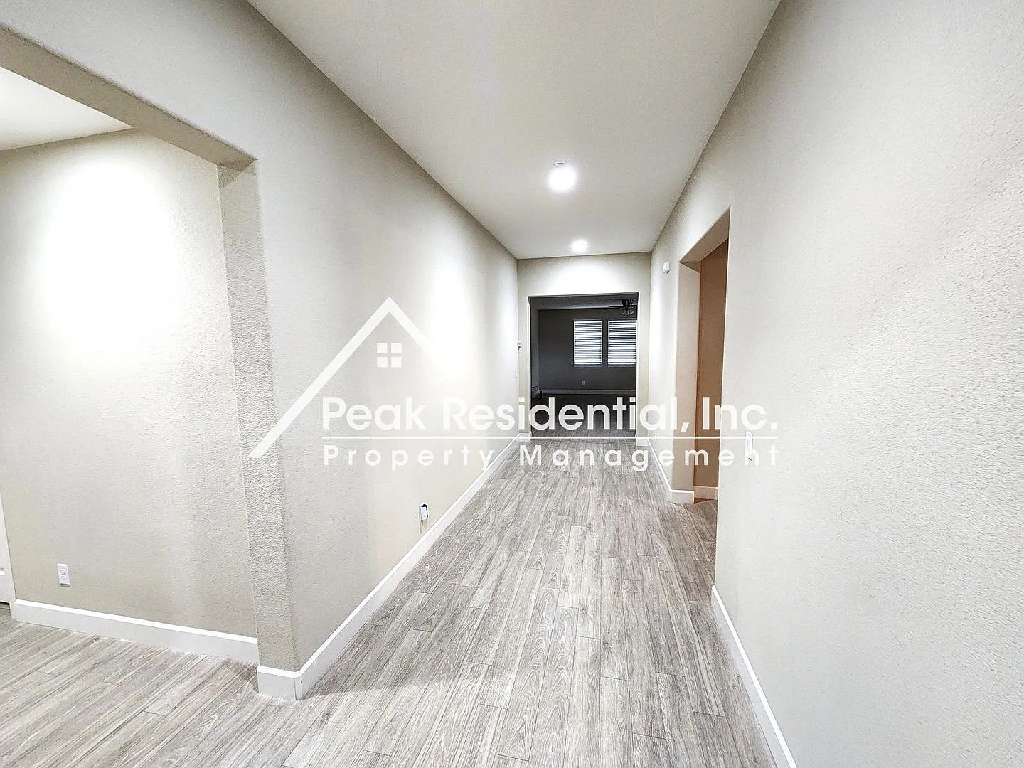 Updated 4bd/3ba Roseville Home with 2 Car Garage-Must See! — Photo 3